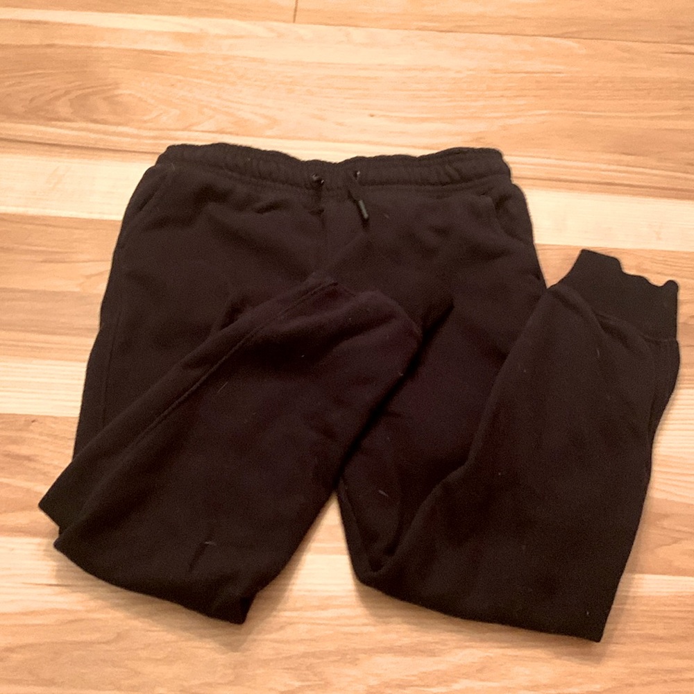 SMOKE FREE HOUSEHOLD. Girls black joggers.M 7/8
